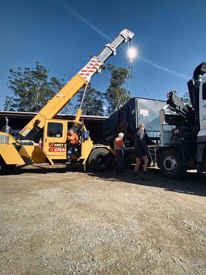 <b><a href="/truck-hire.html">TRUCK HIRE</a> </b>fa_arrow-circle-right_fa